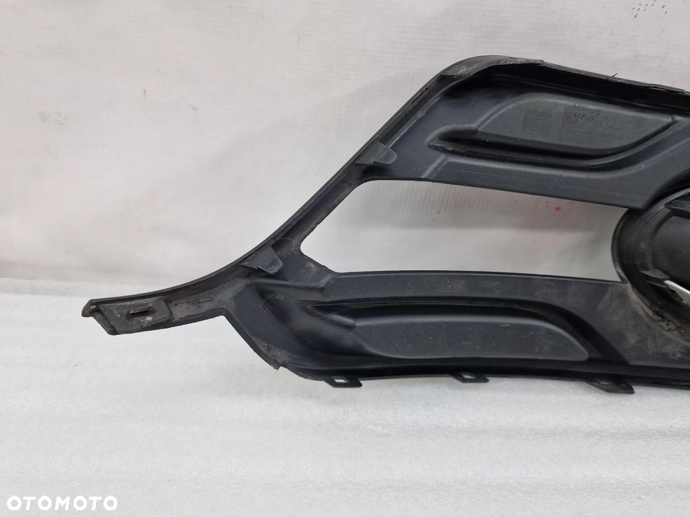 RENAULT MEGANE 3 III LIFT 13- PRAWA KRATKA BOCZNA ZDERZAKA PRZEDNIEGO PRZÓD , NR 261A25882R , NR AUKCJI D/1 - 8
