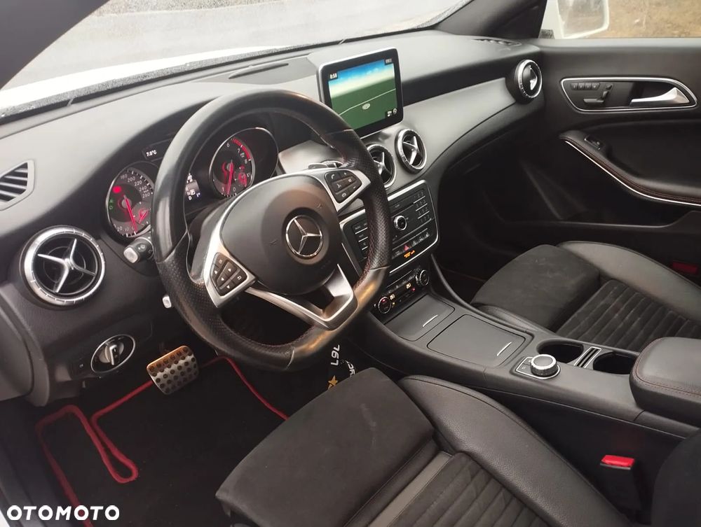 Mercedes-Benz CLA 200 7G-DCT AMG Line - 6