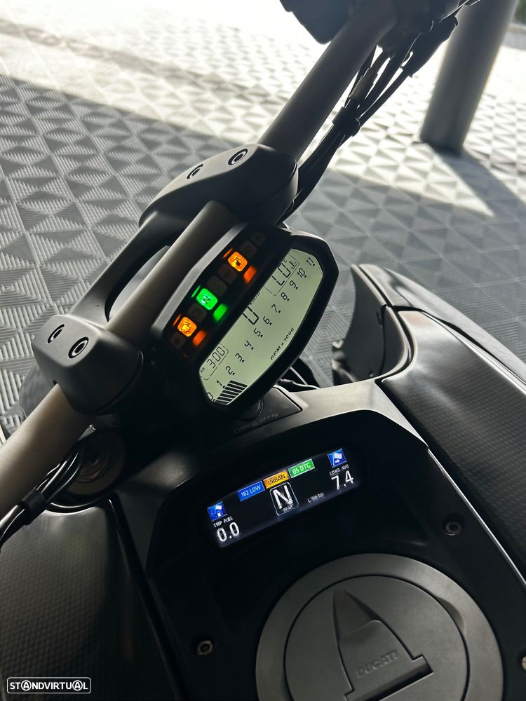 Ducati Diavel Carbon - 13