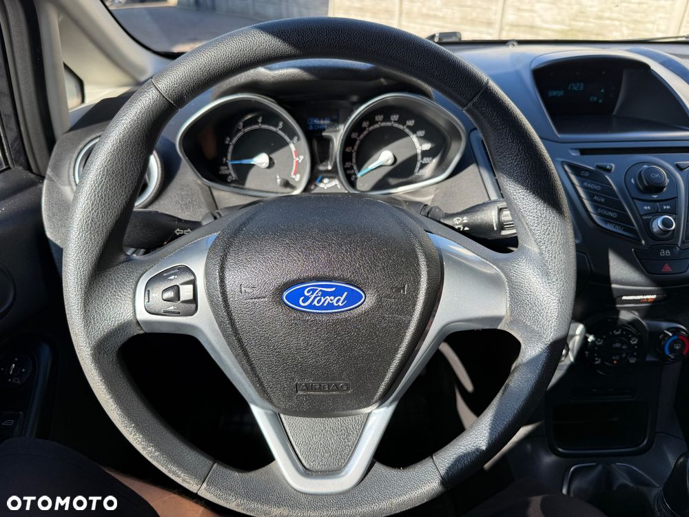 Ford Fiesta - 25