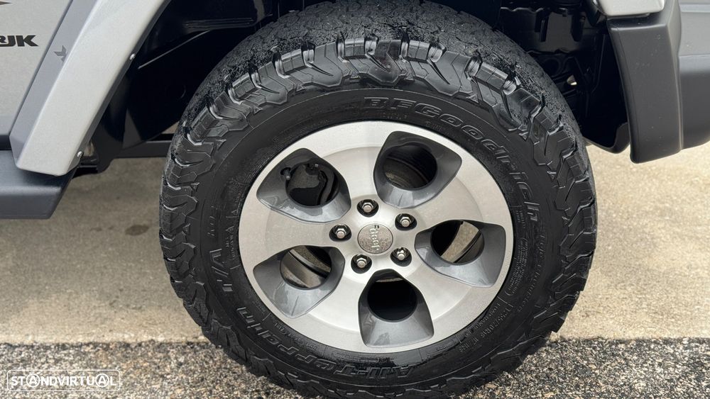 Jeep Wrangler - 12