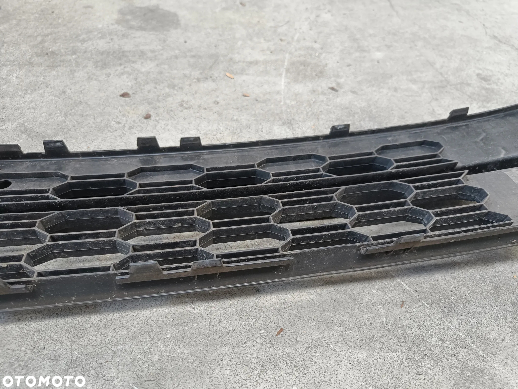 Kratka Środkowa Zderzaka Skoda Octavia 3 III FL Lift Atrapa Zaślepka 5E0853677L - 10