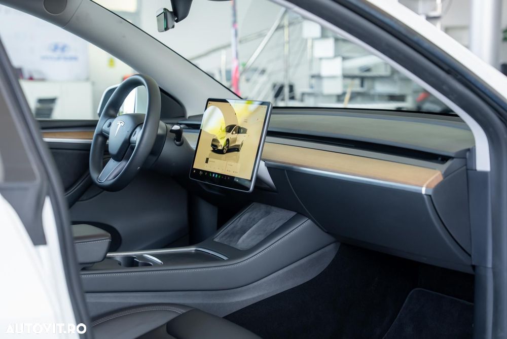 Tesla Model Y Long Range Dual Motor AWD - 20