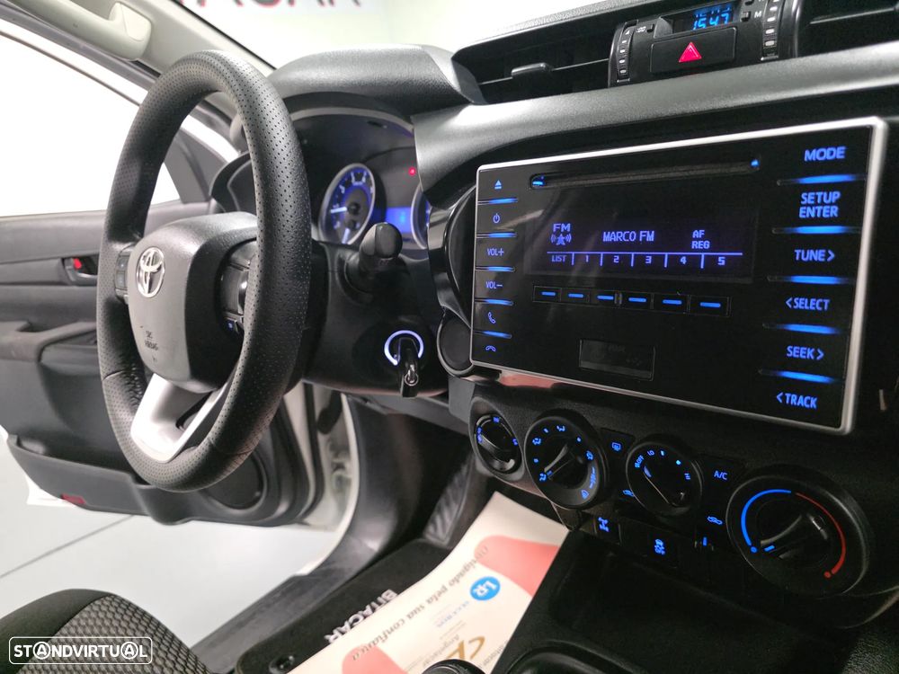 Toyota HILUX 2.4 D-4D 4WD CD CH - 40