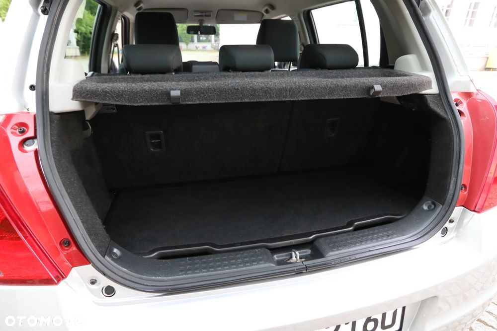 Suzuki Swift 1.3 Sunlight Edition - 11