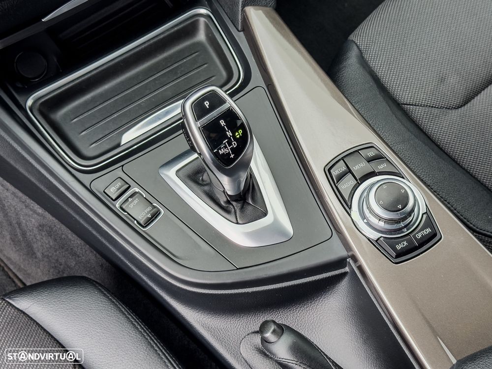 BMW 320 d Auto Line Modern - 25