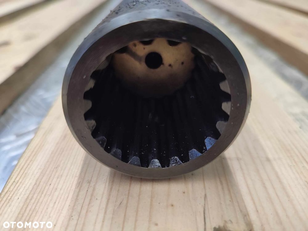 Wał napędowy pompy hydraulicznej Fermec 860 - 7