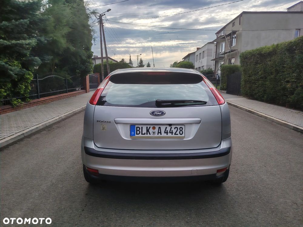 Ford Focus 1.6 16V Sport - 9