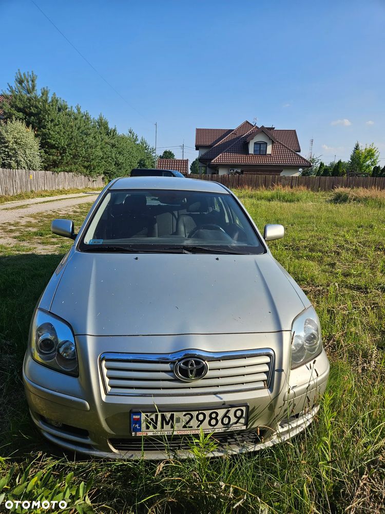 Toyota Avensis 1.8 VVT-i Sol - 1