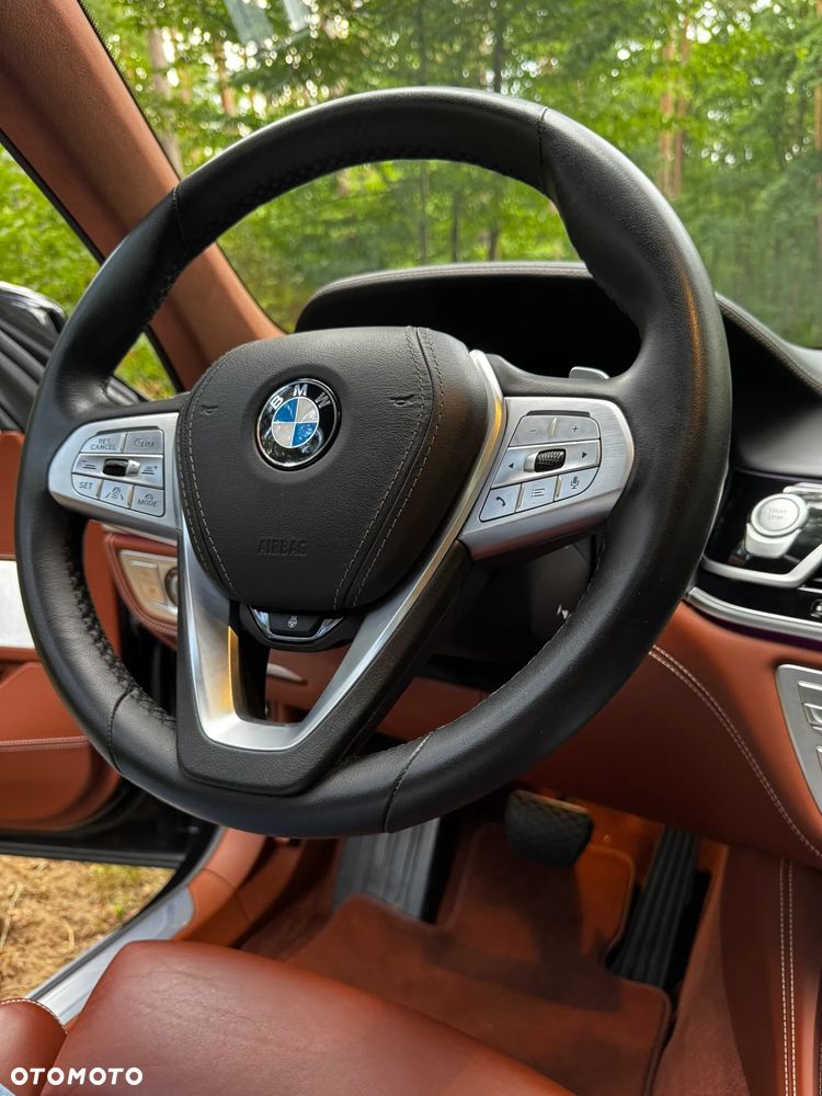 BMW Seria 7 745e - 15