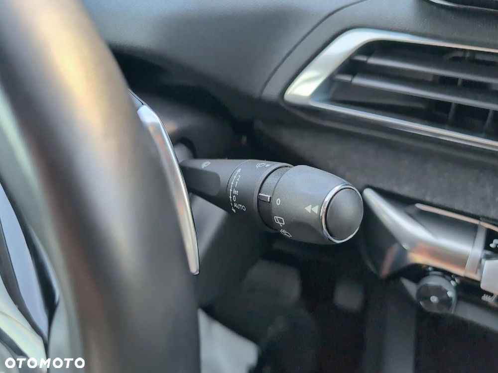 Peugeot 3008 1.2 PureTech Allure Pack S&S EAT8 - 26