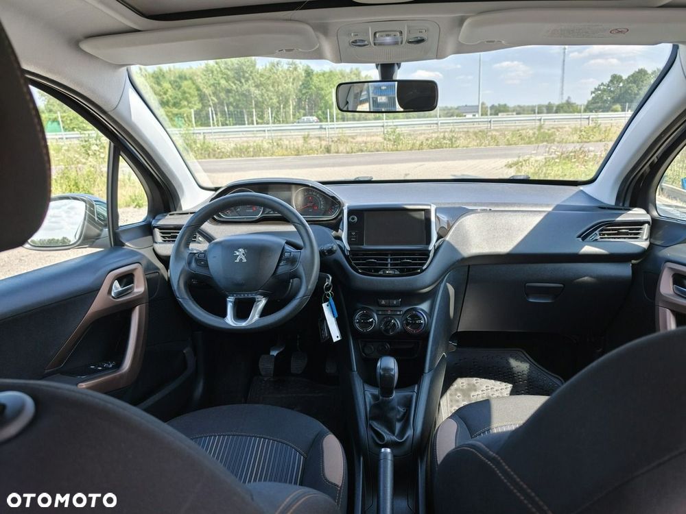 Peugeot 208 - 18