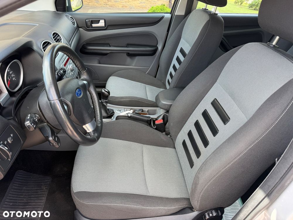 Ford Focus 1.6 16V Style - 9