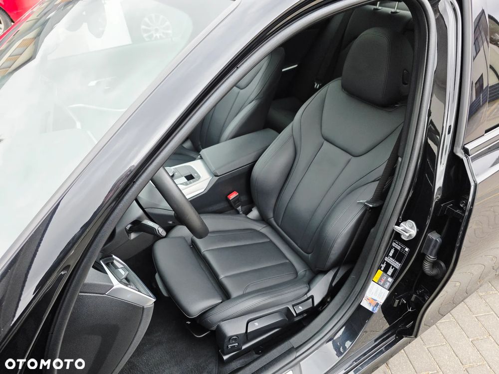 BMW Seria 3 330e Sport Line - 31