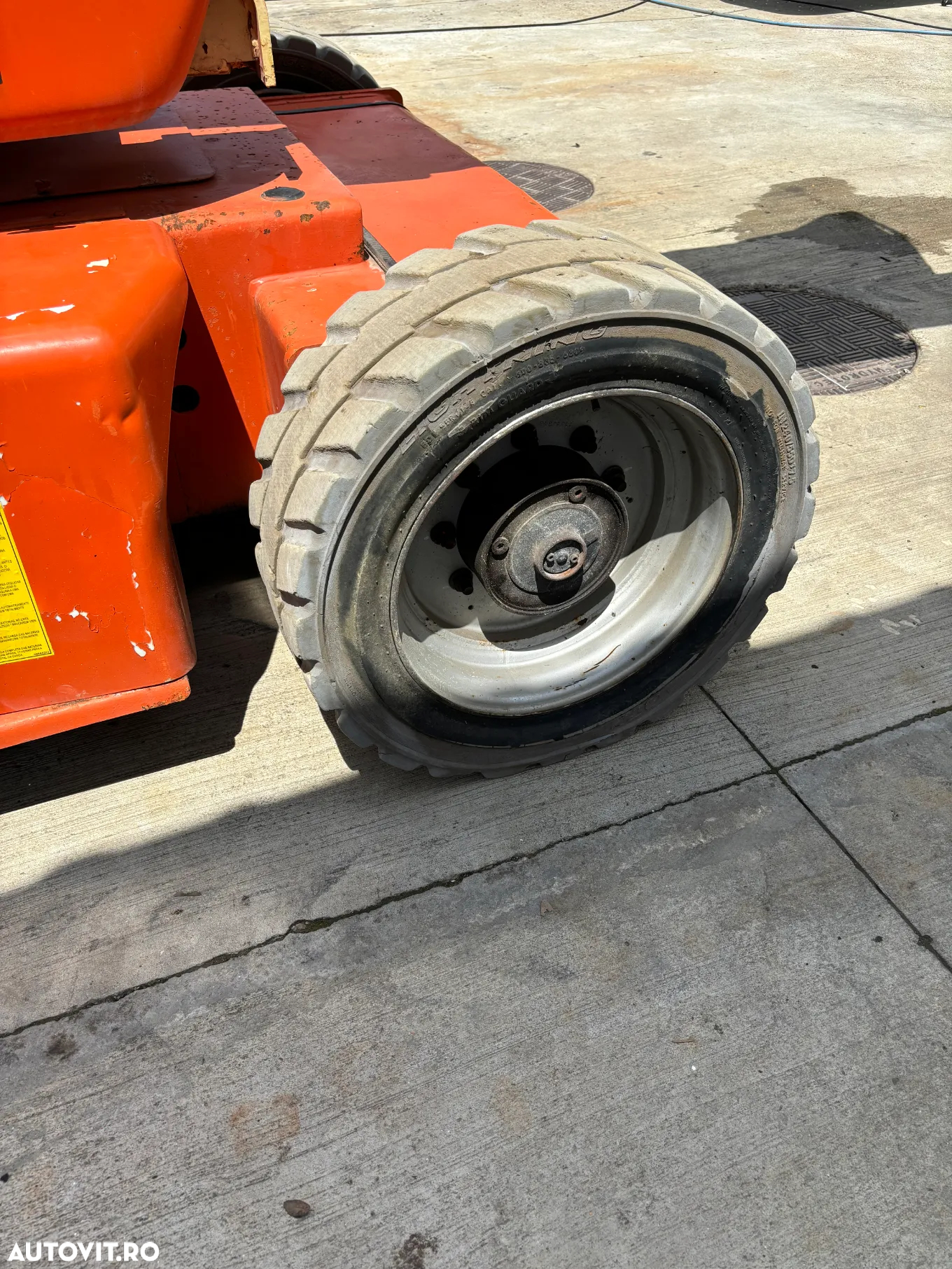 JLG E450AJ - 8
