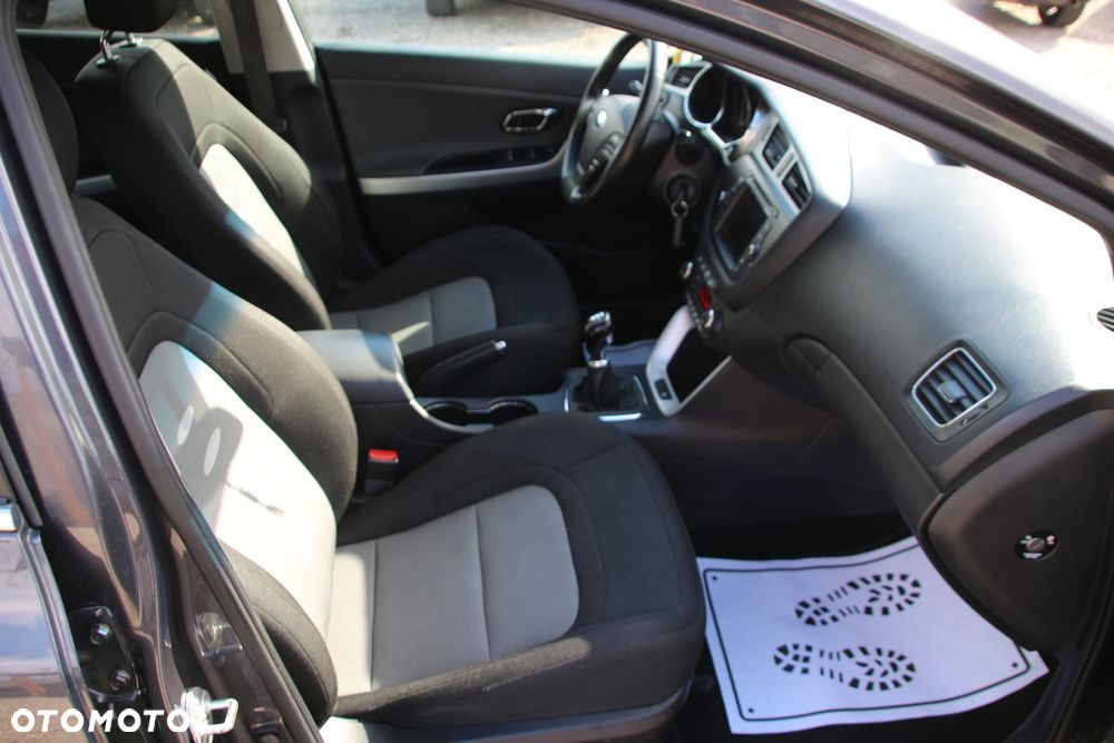 Kia Ceed 1.6 GDI ISG Platinum Edition - 16