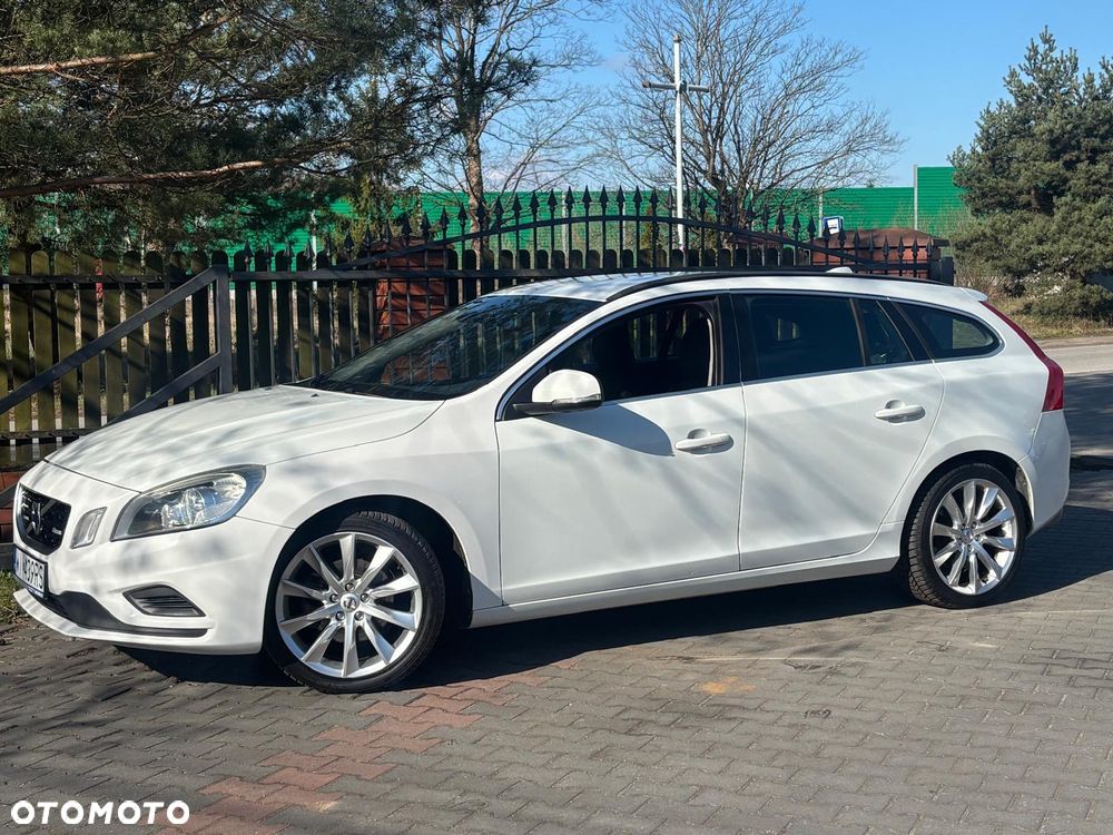 Volvo V60 D3 R-Design - 2