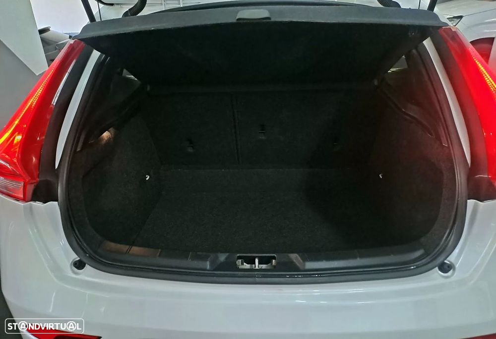 Volvo V40 2.0 D2 R-Design - 23