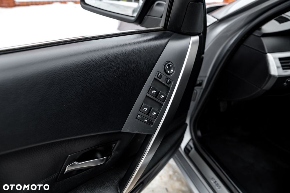 BMW Seria 5 525i Touring - 18