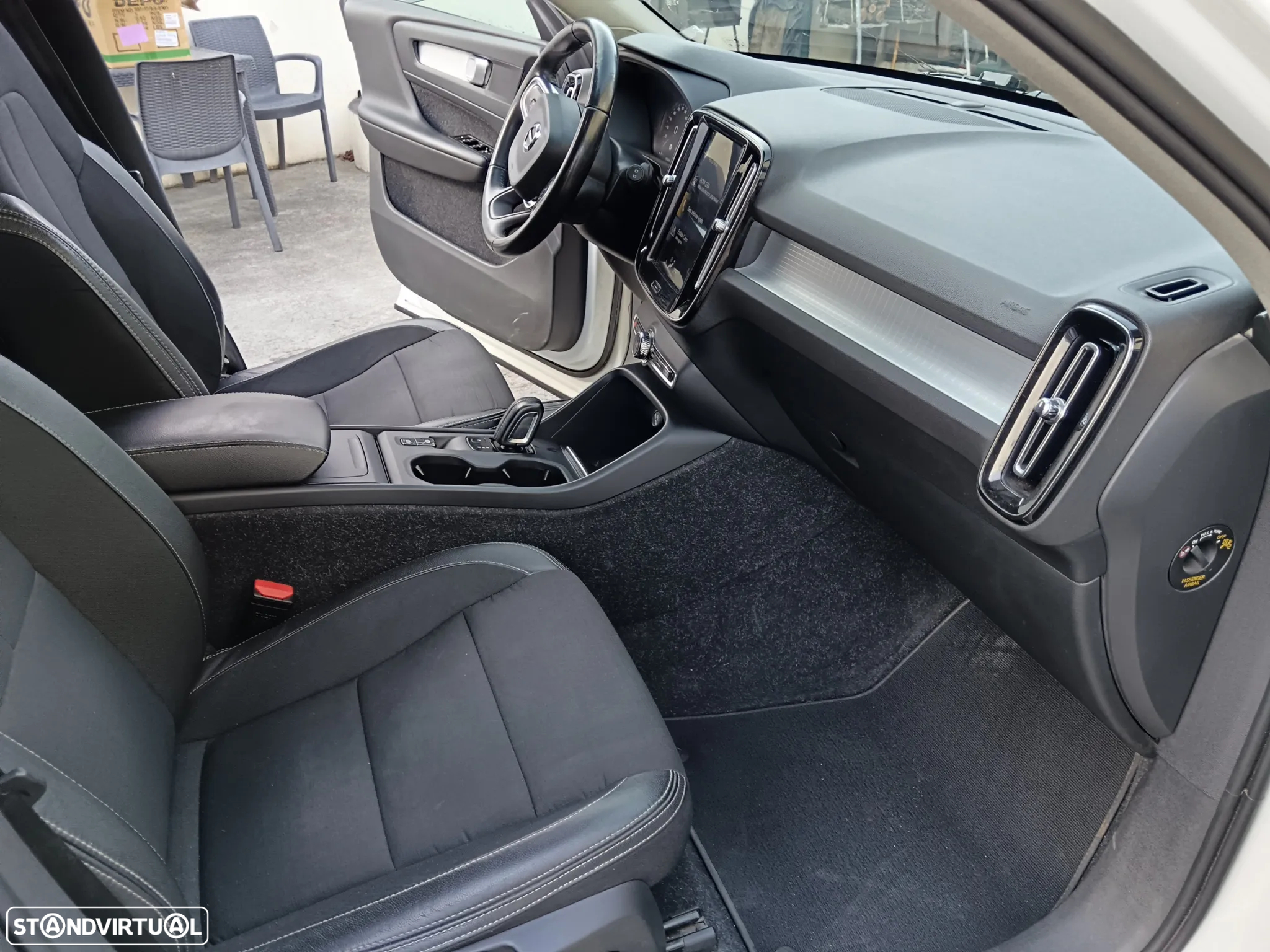 Volvo XC 40 2.0 D3 Momentum Geartronic - 9