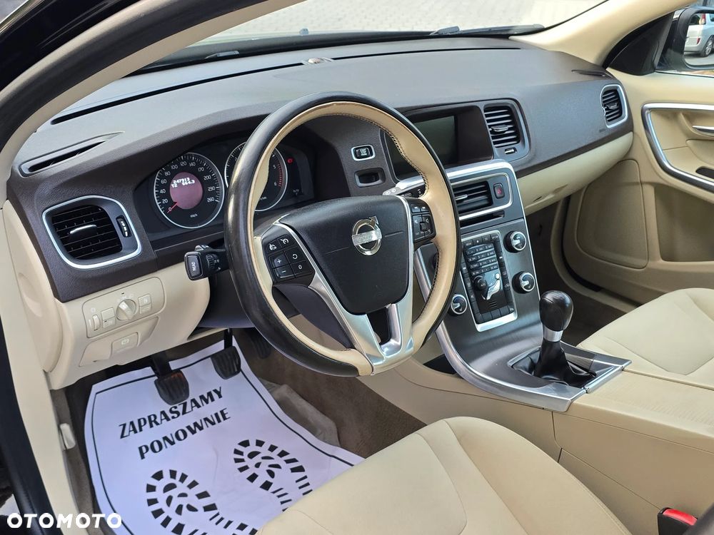 Volvo V60 D3 Summum - 28