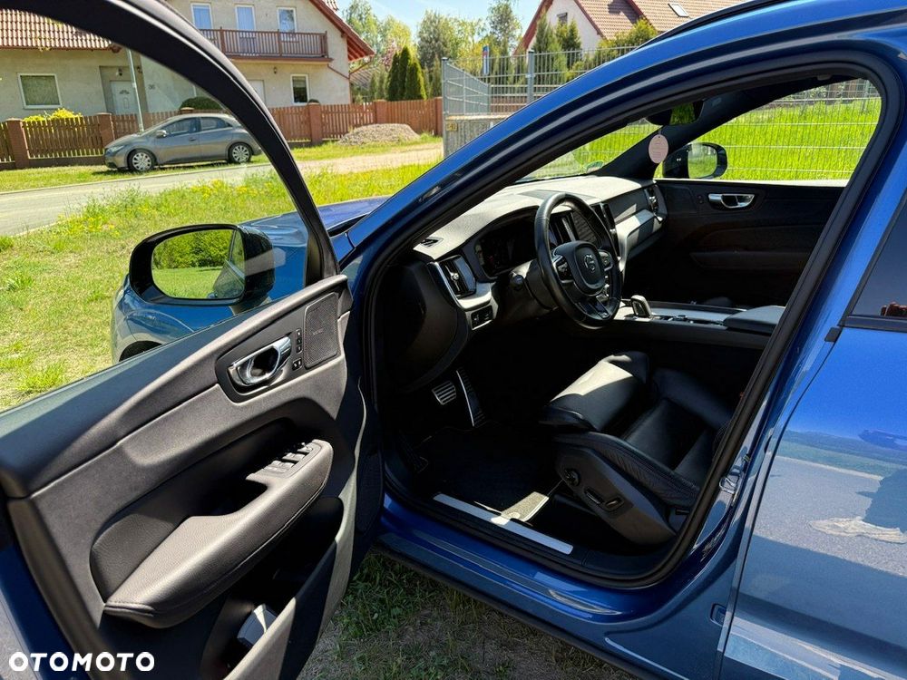 Volvo XC 60 D5 SCR AWD R-Design - 9