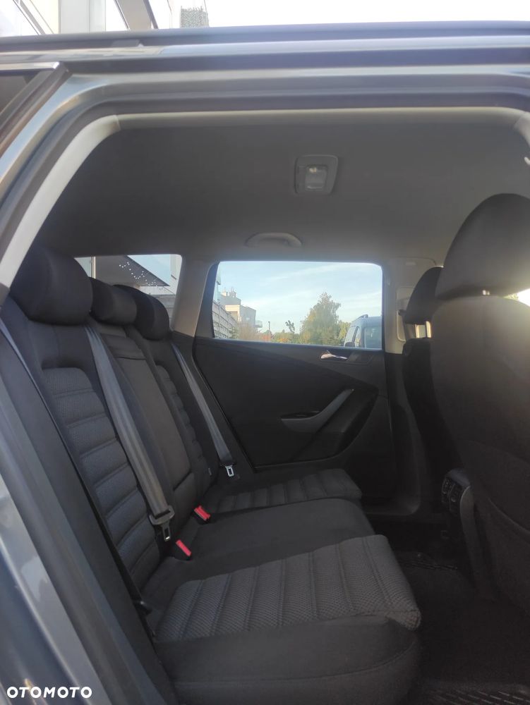 Volkswagen Passat 2.0 TDI Comfortline - 25
