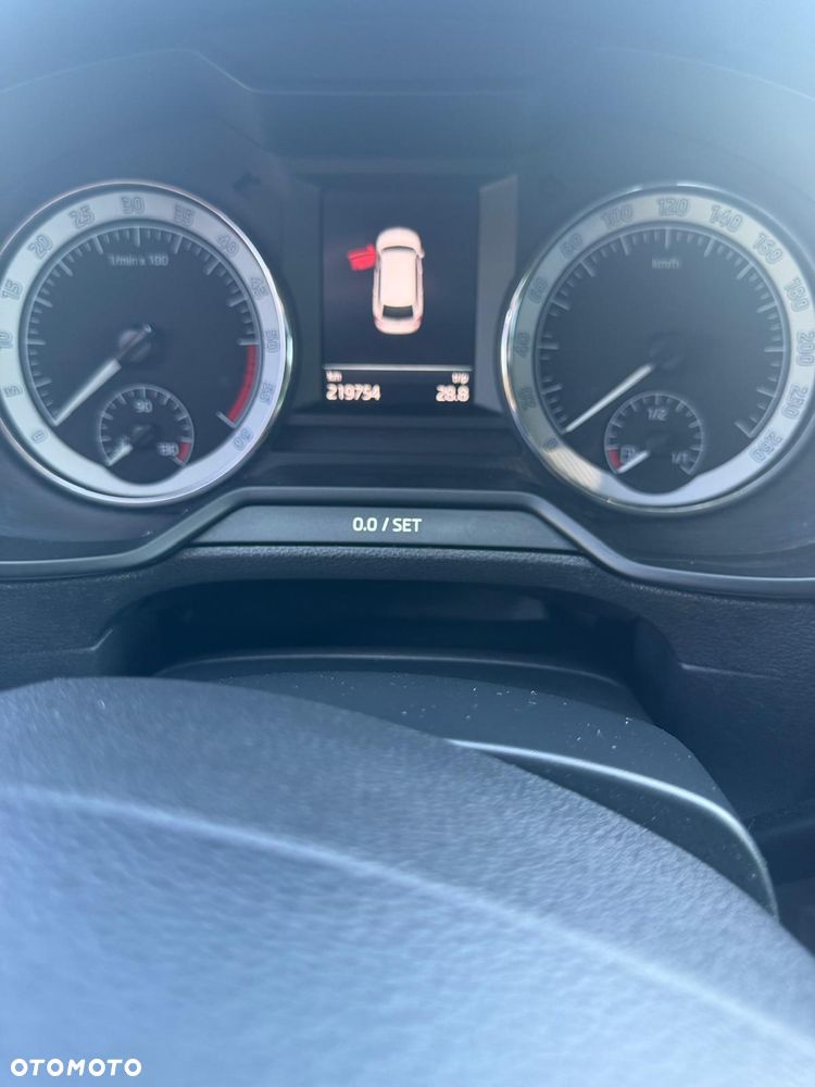 Skoda Octavia 1.6 TDI Style DSG - 6
