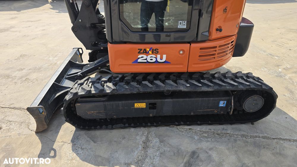 Hitachi ZX26U-6. 2025, 220 ore, Masa operationala 2,8 tone, adancime sapare 3m, CUPLA RAPIDA+CUPA INGUSTA+CUPA LATA+CUPA TALUZ, inst  picion pe brate, senile 95% ok,. rotire in gabarit, produs JAPONIAposibilitate leasing 4 ani, CA NOU-PROMOTIE 32.500 EUR+Tva - 4