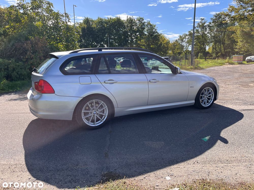 BMW Seria 3 318i - 23