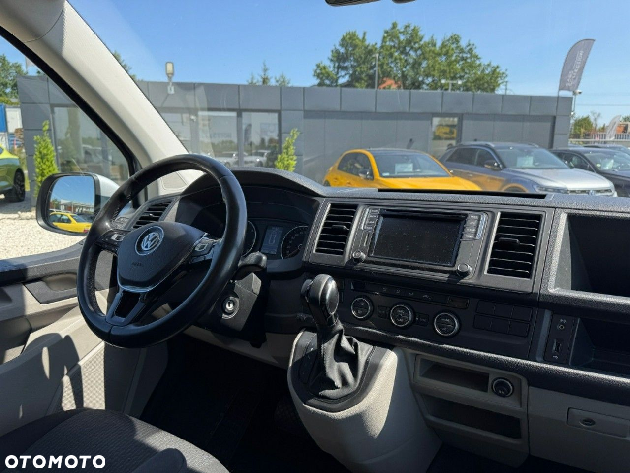Volkswagen Caravelle - 14