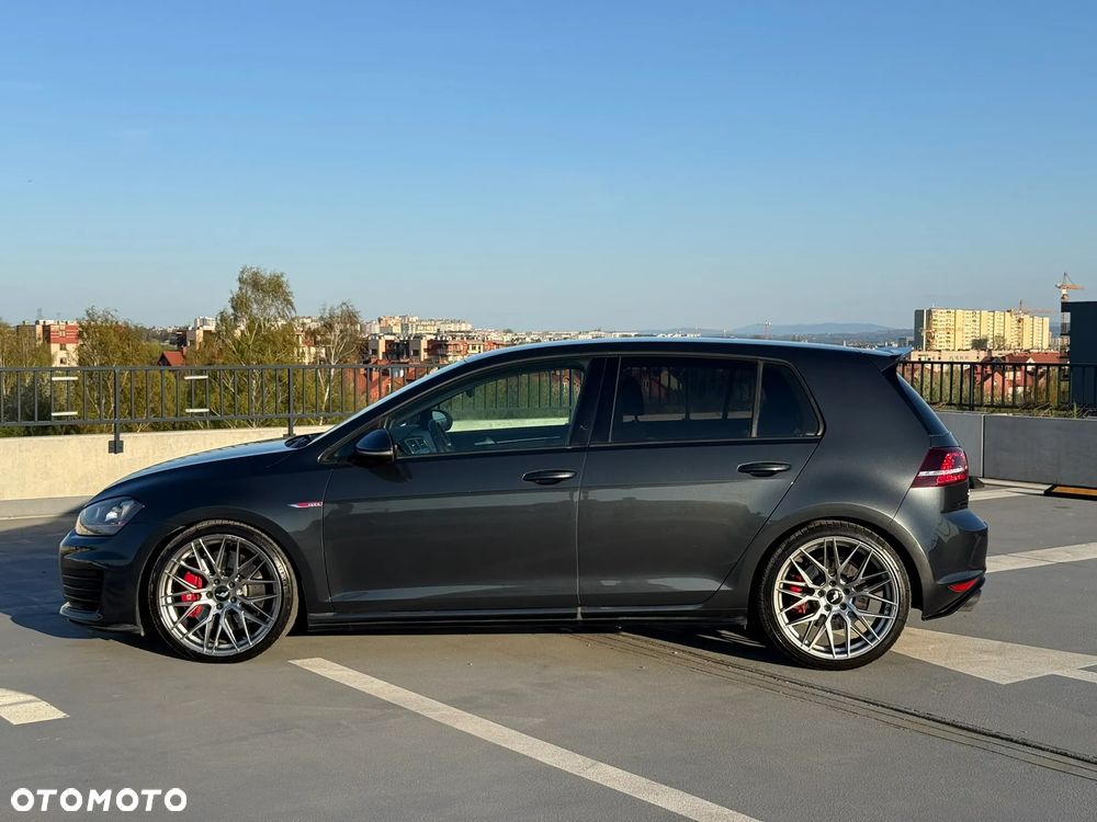 Volkswagen Golf - 8