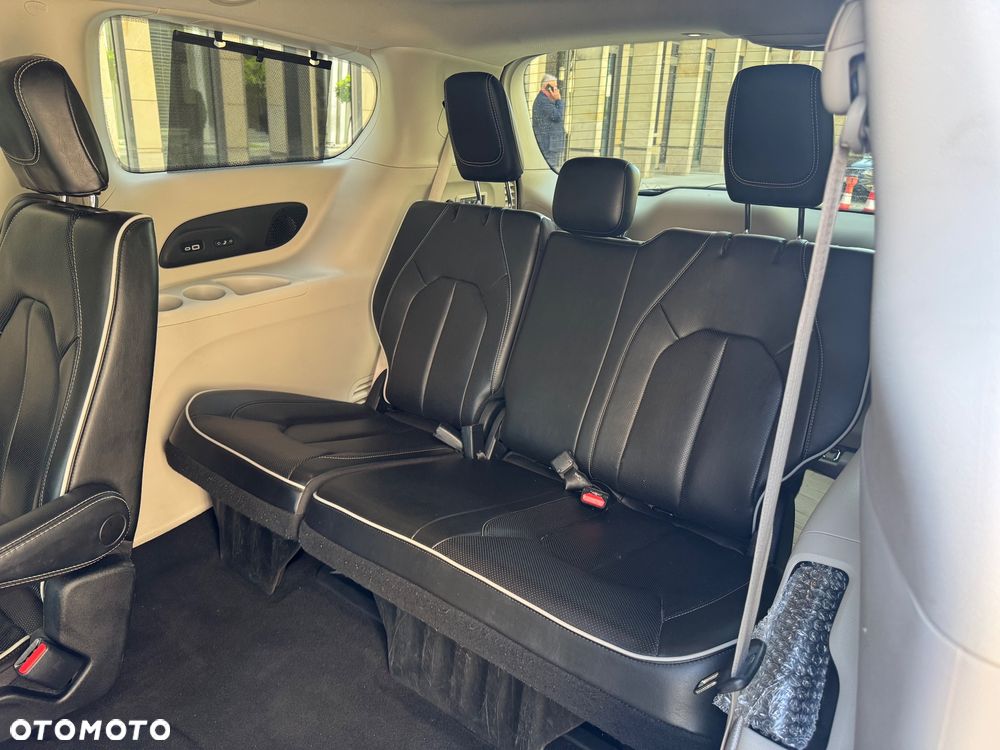 Chrysler Pacifica - 22