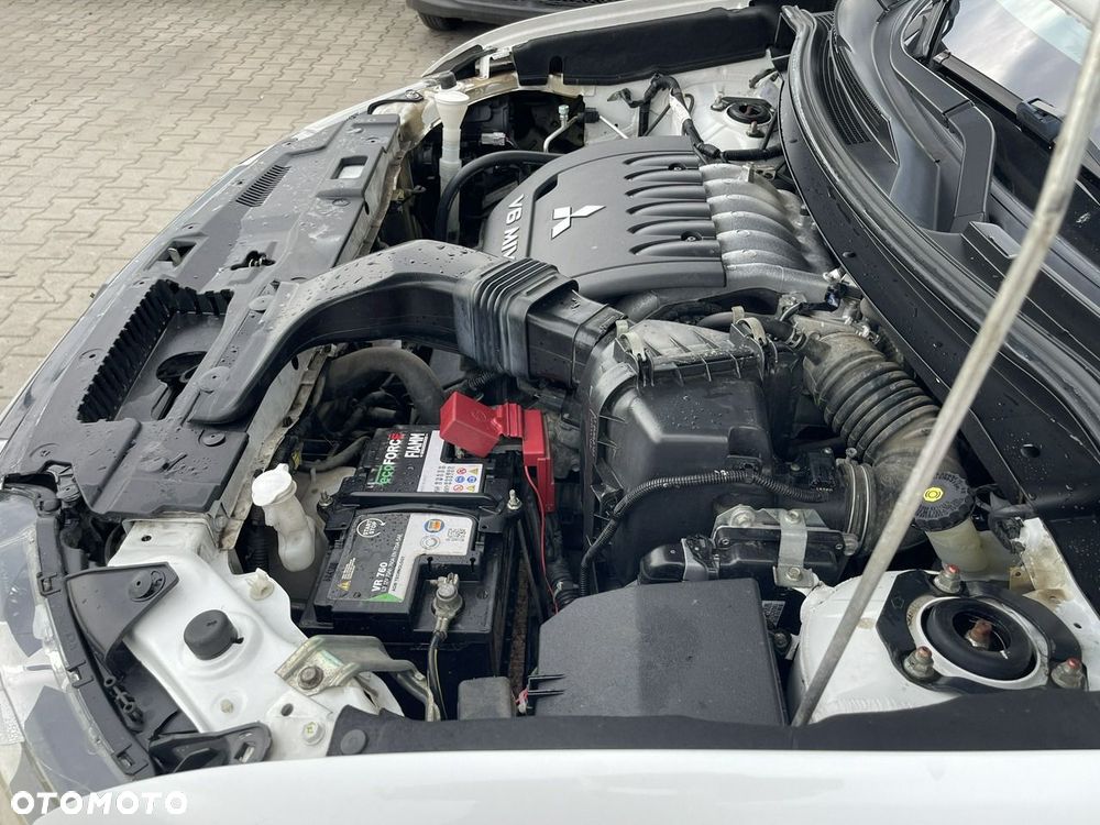 Mitsubishi Outlander - 15