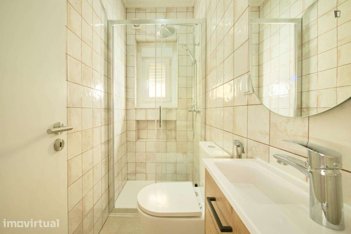Quarto - localizado em Anjos Lisbon - Grande imagem: 2/52