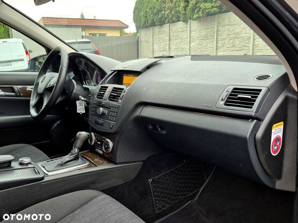 Mercedes-Benz Klasa C 220 T CDI DPF Automatik BlueEFFICIENCY Elegance - 15