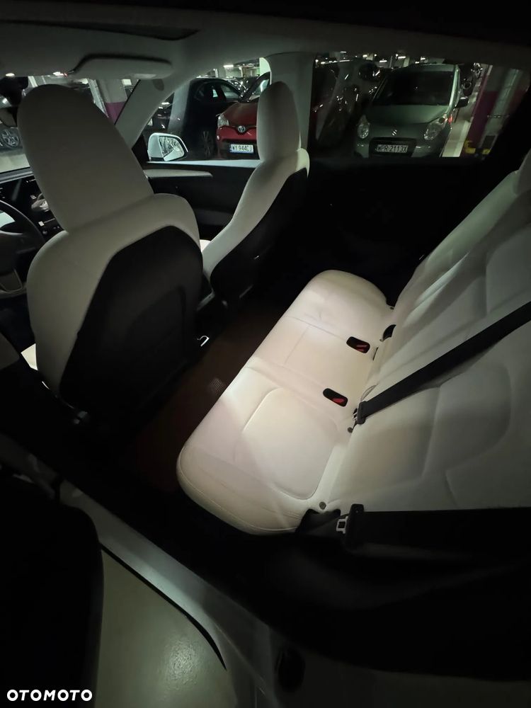 Tesla Y Long Range AWD - 9