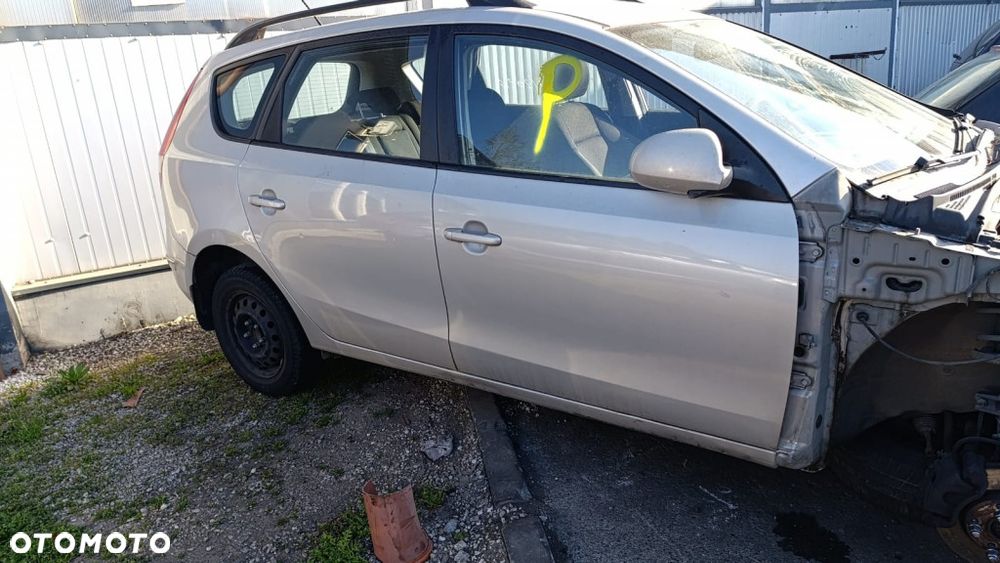 36037 Hyundai i30 model od 07-11 silnik 1.6 crdi 116km D4FB lakier QU - 2