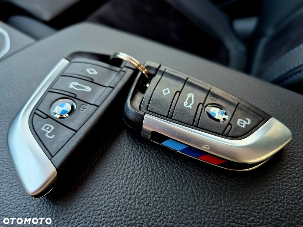 BMW Seria 3 330e M Sport - 40