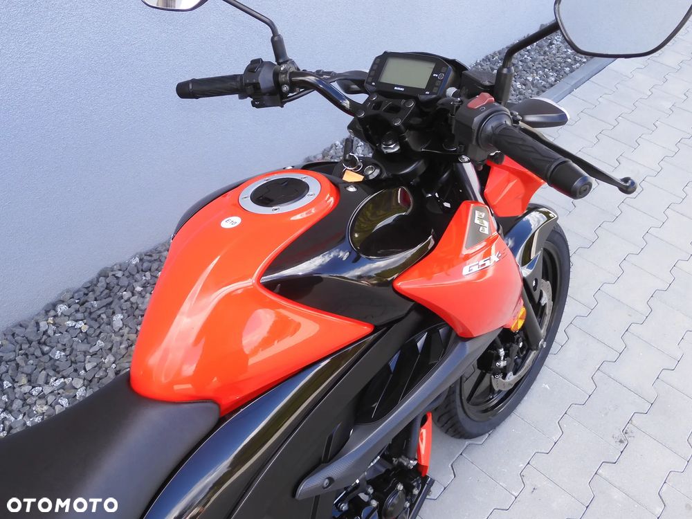 Suzuki GSX - 11
