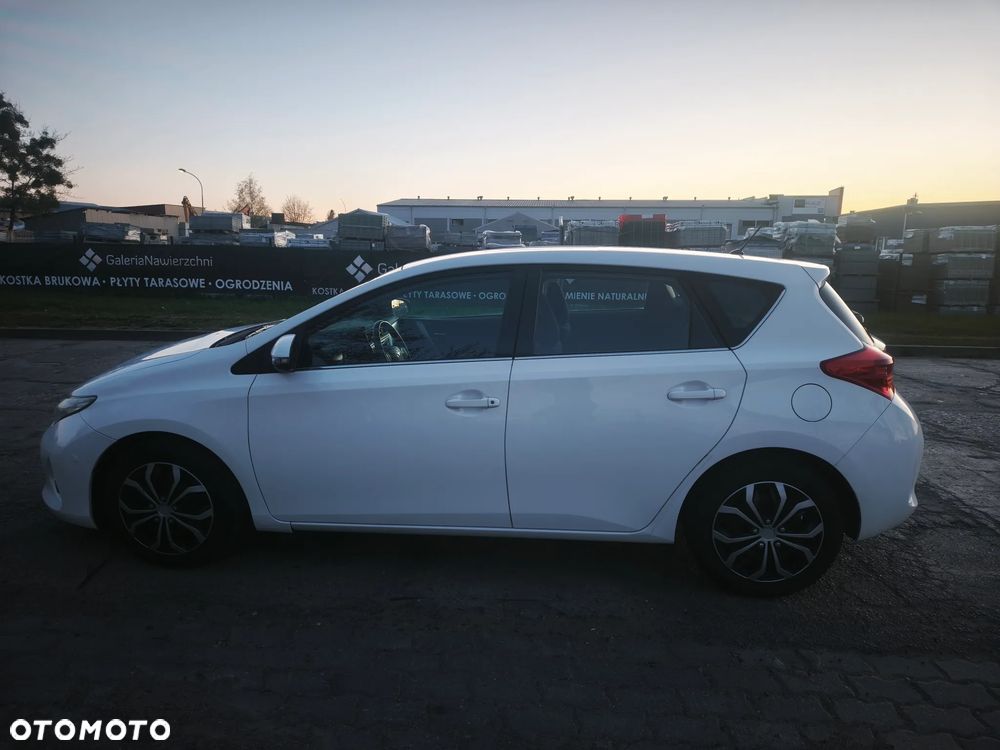 Toyota Avensis - 8