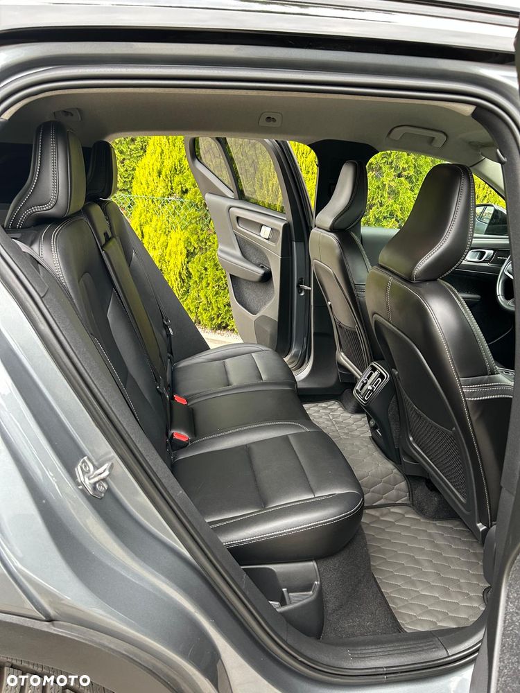 Volvo XC 40 T5 AWD Geartronic Momentum Pro - 28