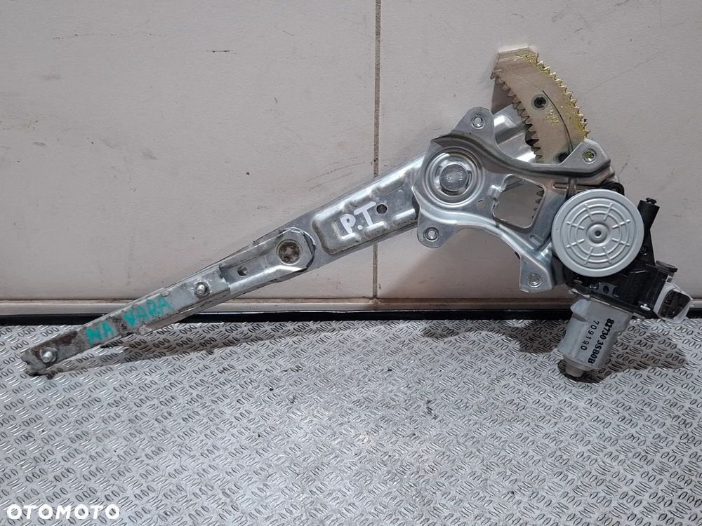 Podnośnik szyby mechanizm drzwi prawy tył Nissan Navara Rok 2017 nr 827303SB0B - 1