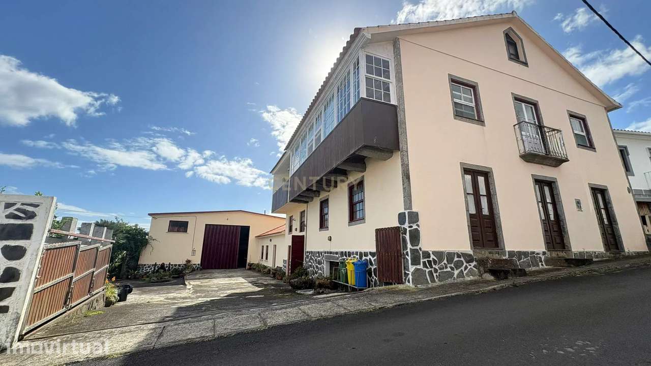 Oportunidade única, Moradia histórica com vista mar em lajes das Flore - Grande imagem: 2/48
