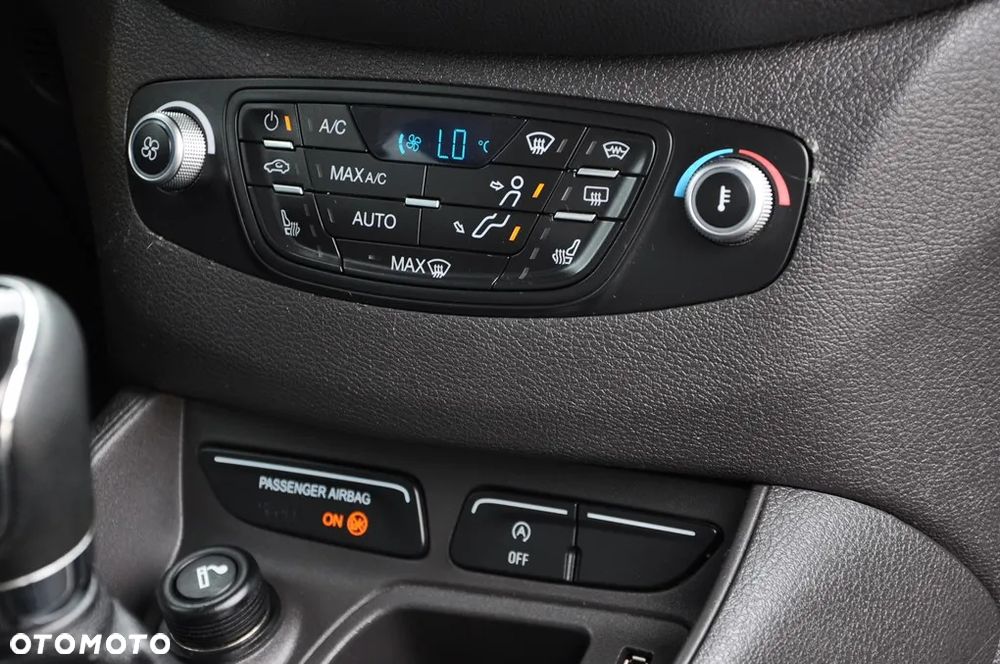 Ford Tourneo Courier 1.5 TDCi Titanium - 29