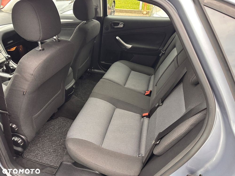 Ford Mondeo 1.6 Ambiente - 14