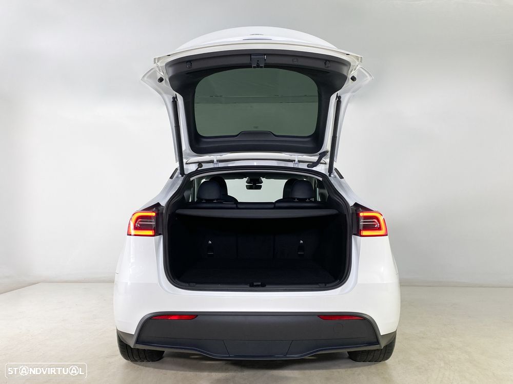 Tesla Model Y Standard RWD - 8