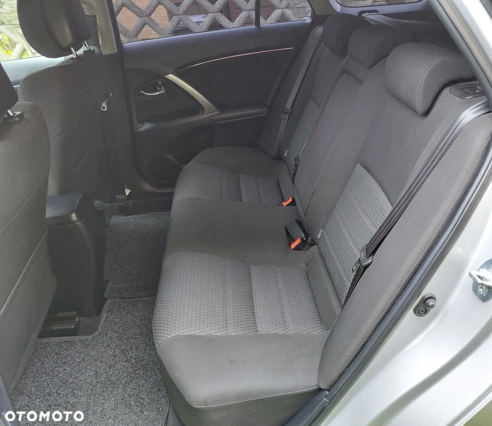 Toyota Avensis - 21
