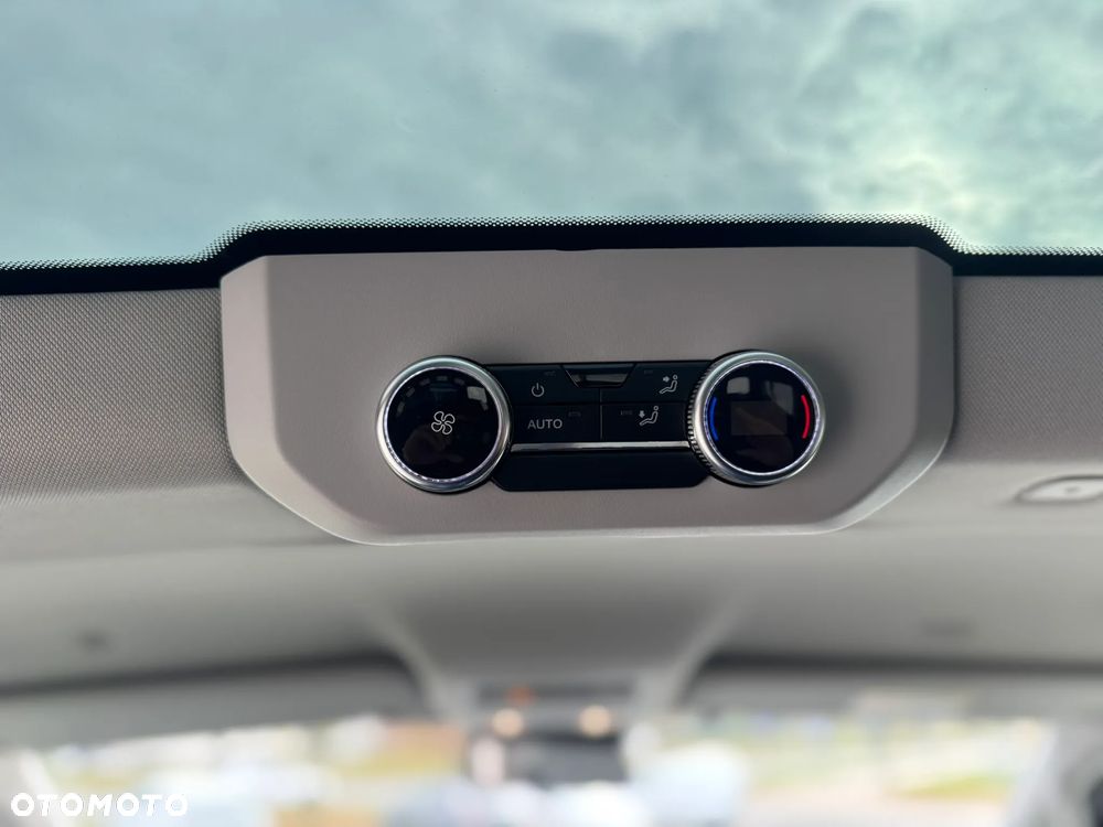 Volkswagen Caravelle - 25