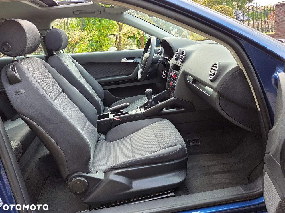 Audi A3 3-drzwiowe 1.6 Attraction - 33